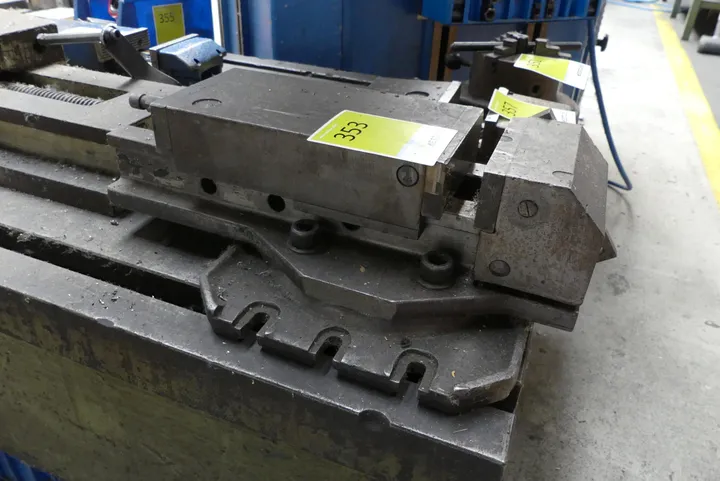 Spannblock / Aufspannblock (Stahl) mit T-Nuten-Grundplatte
